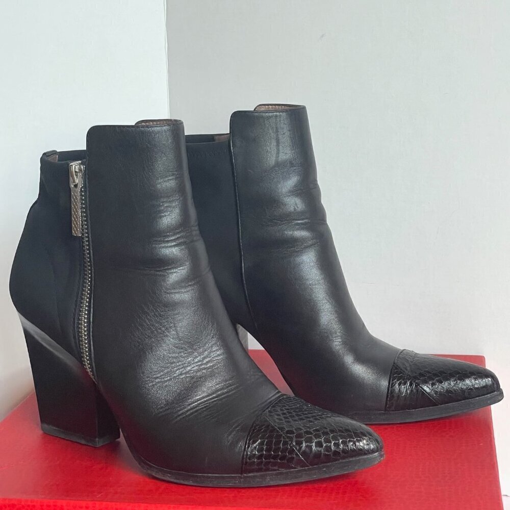 Donald J Pliner Womens Volt Bootie 8.5 Black Pointed Cap Toe Leather Stack Heel